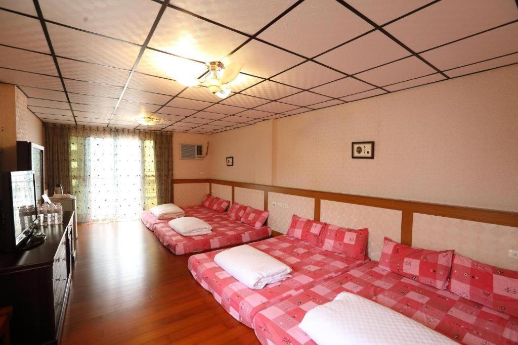 เฟิร์ส เพลซ บีแอนดืบี Apartment เมืองฮวาเหลียน ภายนอก รูปภาพ