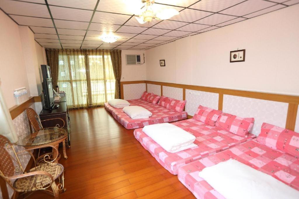เฟิร์ส เพลซ บีแอนดืบี Apartment เมืองฮวาเหลียน ภายนอก รูปภาพ