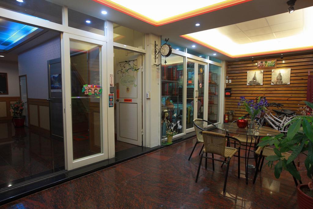 เฟิร์ส เพลซ บีแอนดืบี Apartment เมืองฮวาเหลียน ภายนอก รูปภาพ