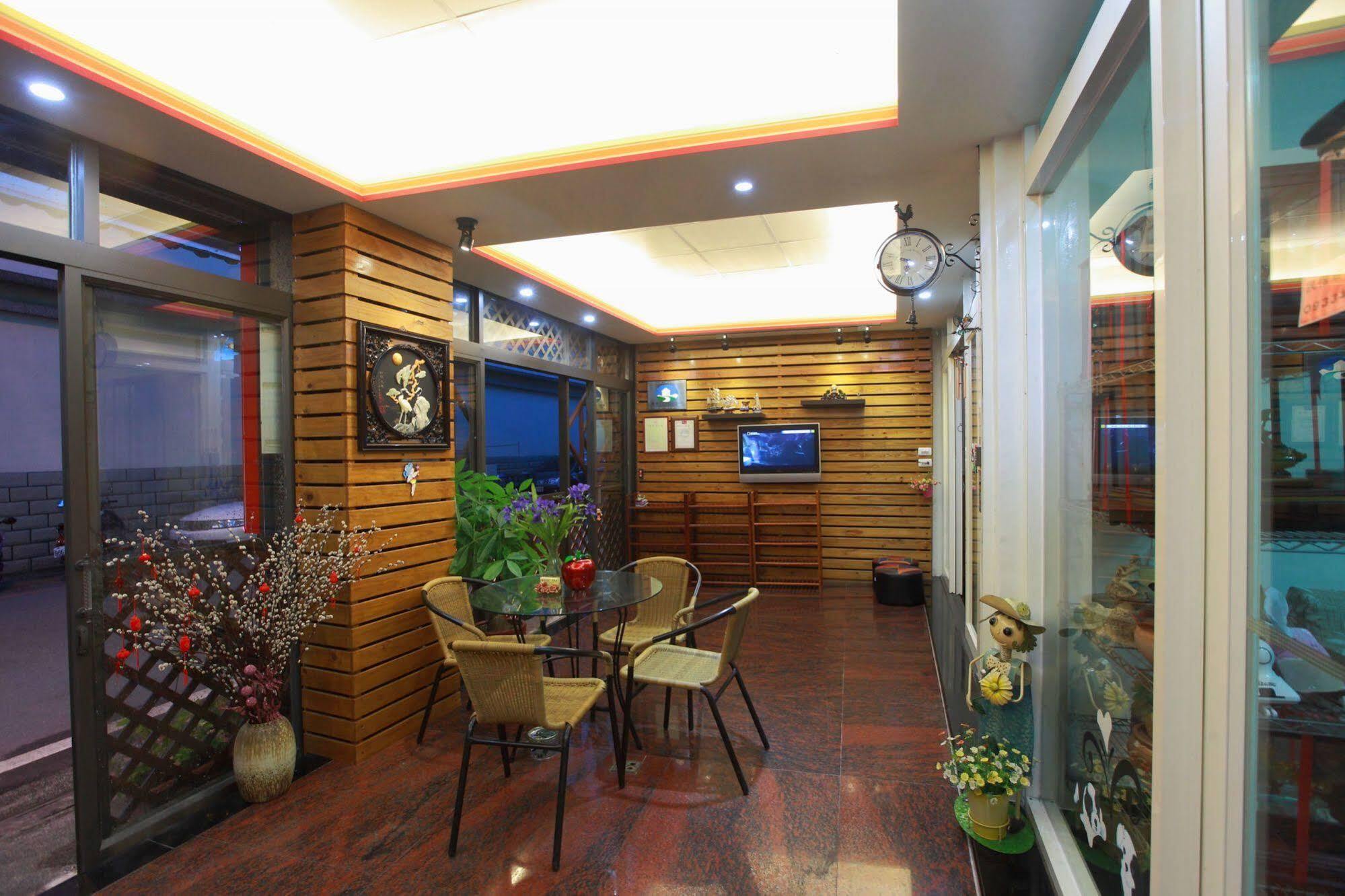 เฟิร์ส เพลซ บีแอนดืบี Apartment เมืองฮวาเหลียน ภายนอก รูปภาพ