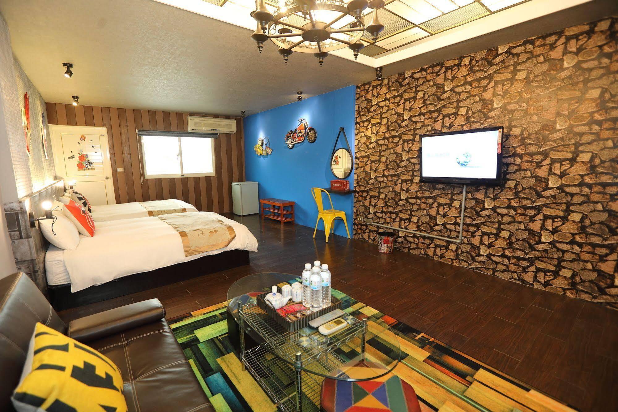เฟิร์ส เพลซ บีแอนดืบี Apartment เมืองฮวาเหลียน ภายนอก รูปภาพ
