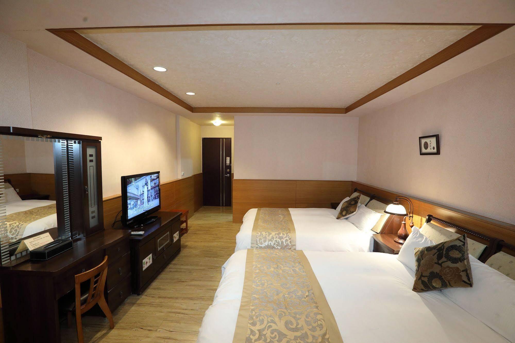 เฟิร์ส เพลซ บีแอนดืบี Apartment เมืองฮวาเหลียน ภายนอก รูปภาพ