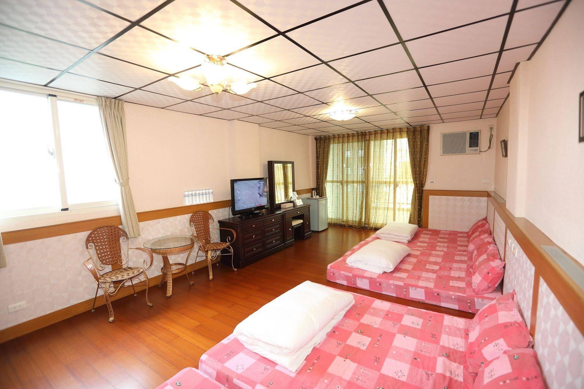 เฟิร์ส เพลซ บีแอนดืบี Apartment เมืองฮวาเหลียน ภายนอก รูปภาพ
