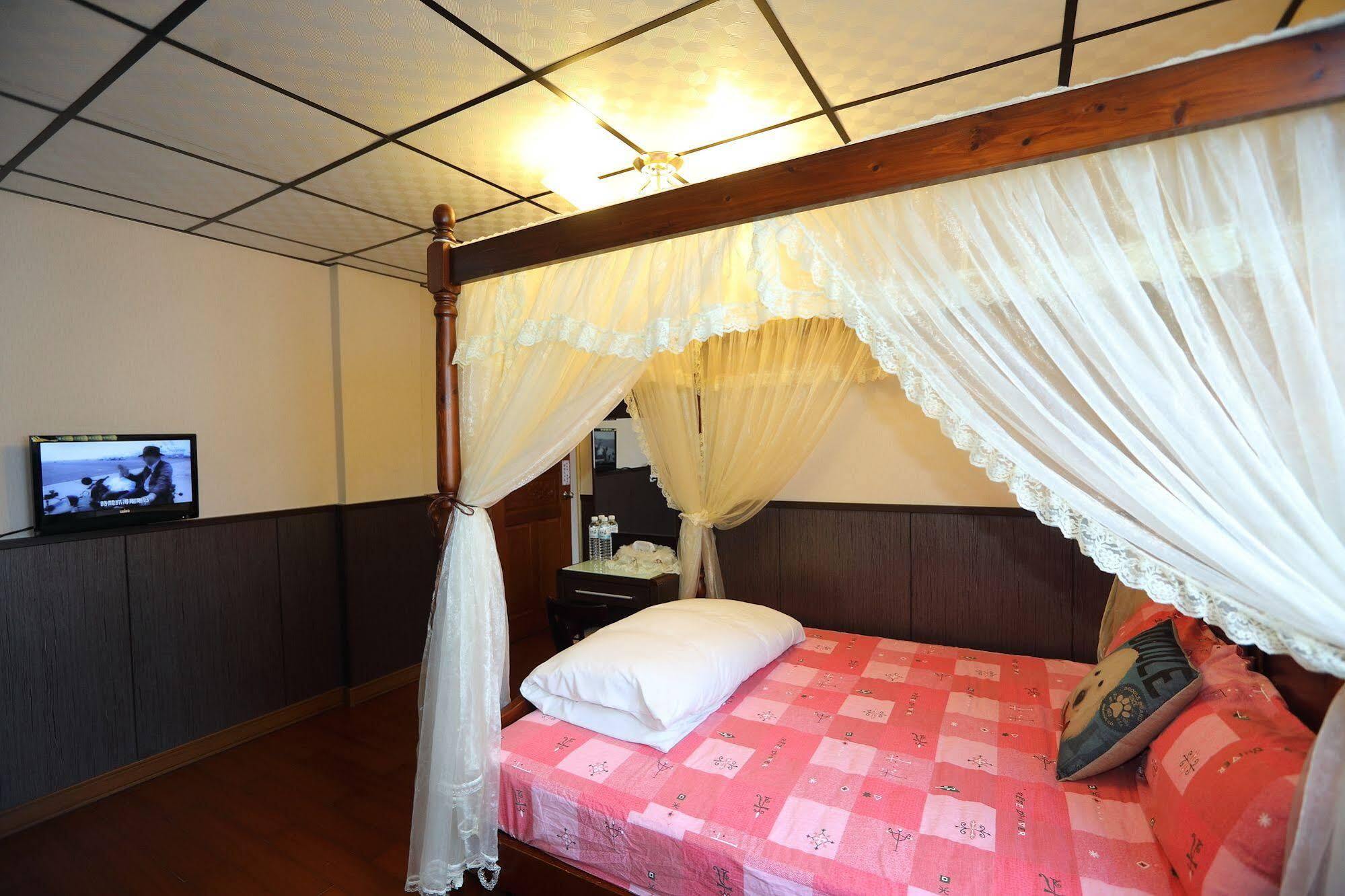 เฟิร์ส เพลซ บีแอนดืบี Apartment เมืองฮวาเหลียน ภายนอก รูปภาพ
