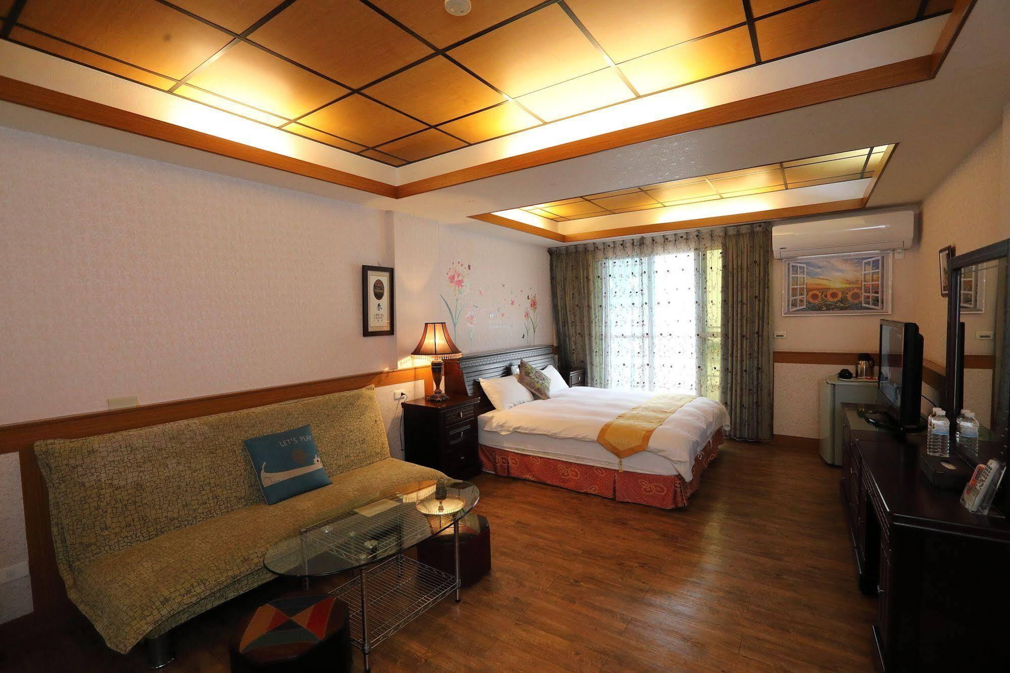 เฟิร์ส เพลซ บีแอนดืบี Apartment เมืองฮวาเหลียน ภายนอก รูปภาพ