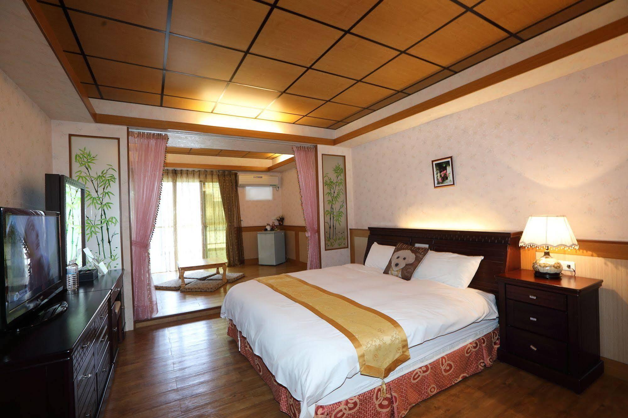 เฟิร์ส เพลซ บีแอนดืบี Apartment เมืองฮวาเหลียน ภายนอก รูปภาพ