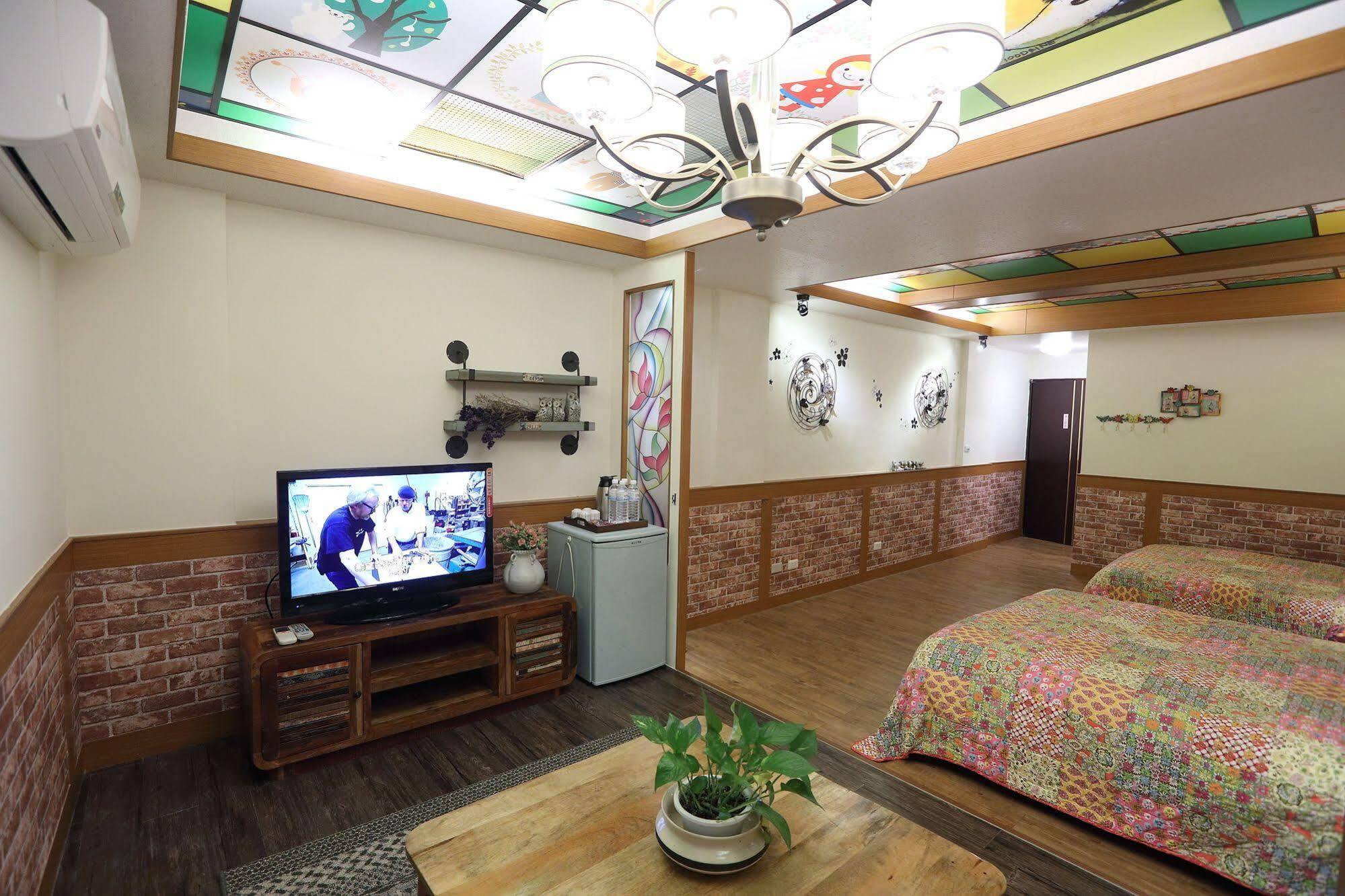 เฟิร์ส เพลซ บีแอนดืบี Apartment เมืองฮวาเหลียน ภายนอก รูปภาพ
