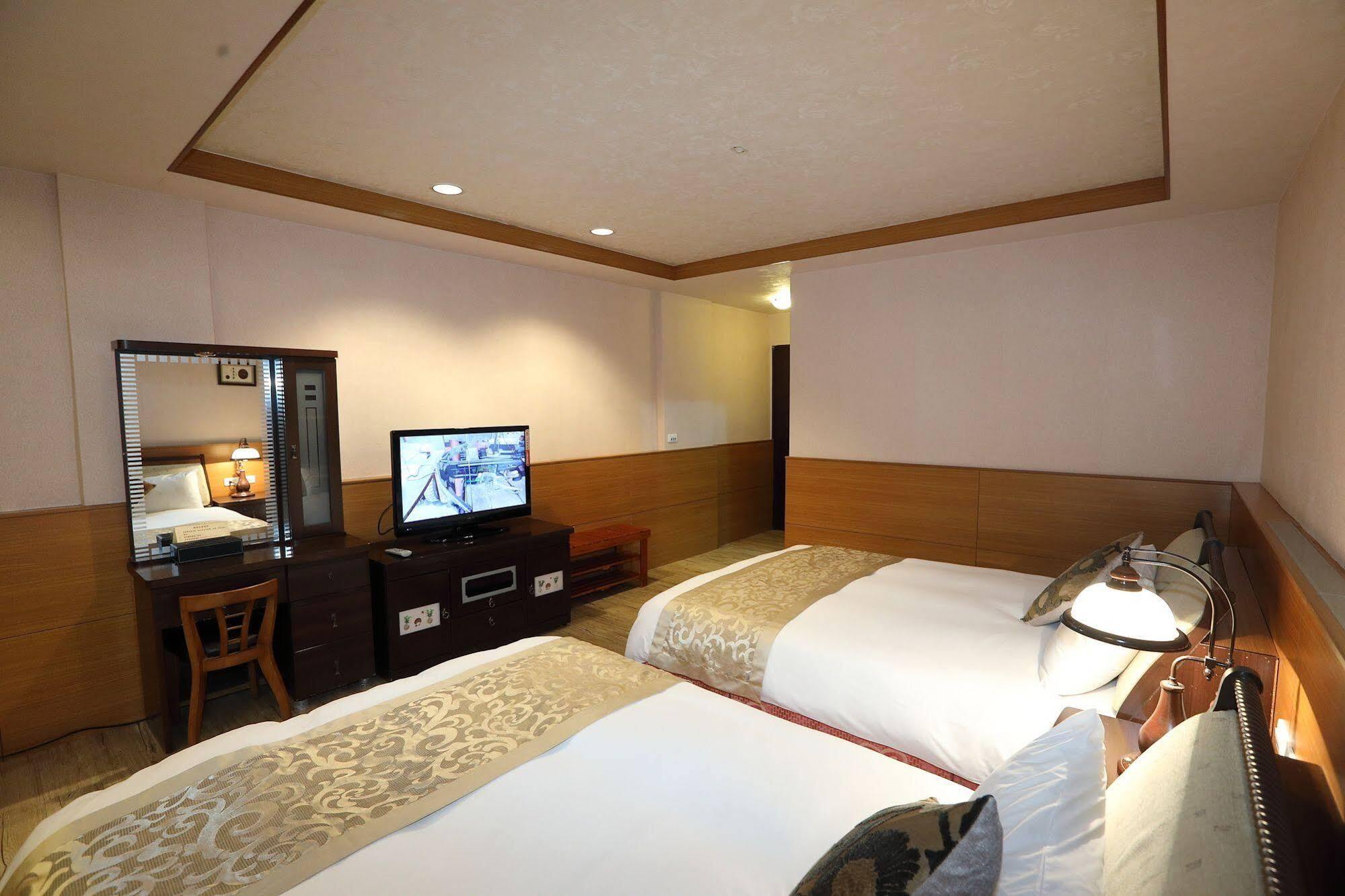 เฟิร์ส เพลซ บีแอนดืบี Apartment เมืองฮวาเหลียน ภายนอก รูปภาพ