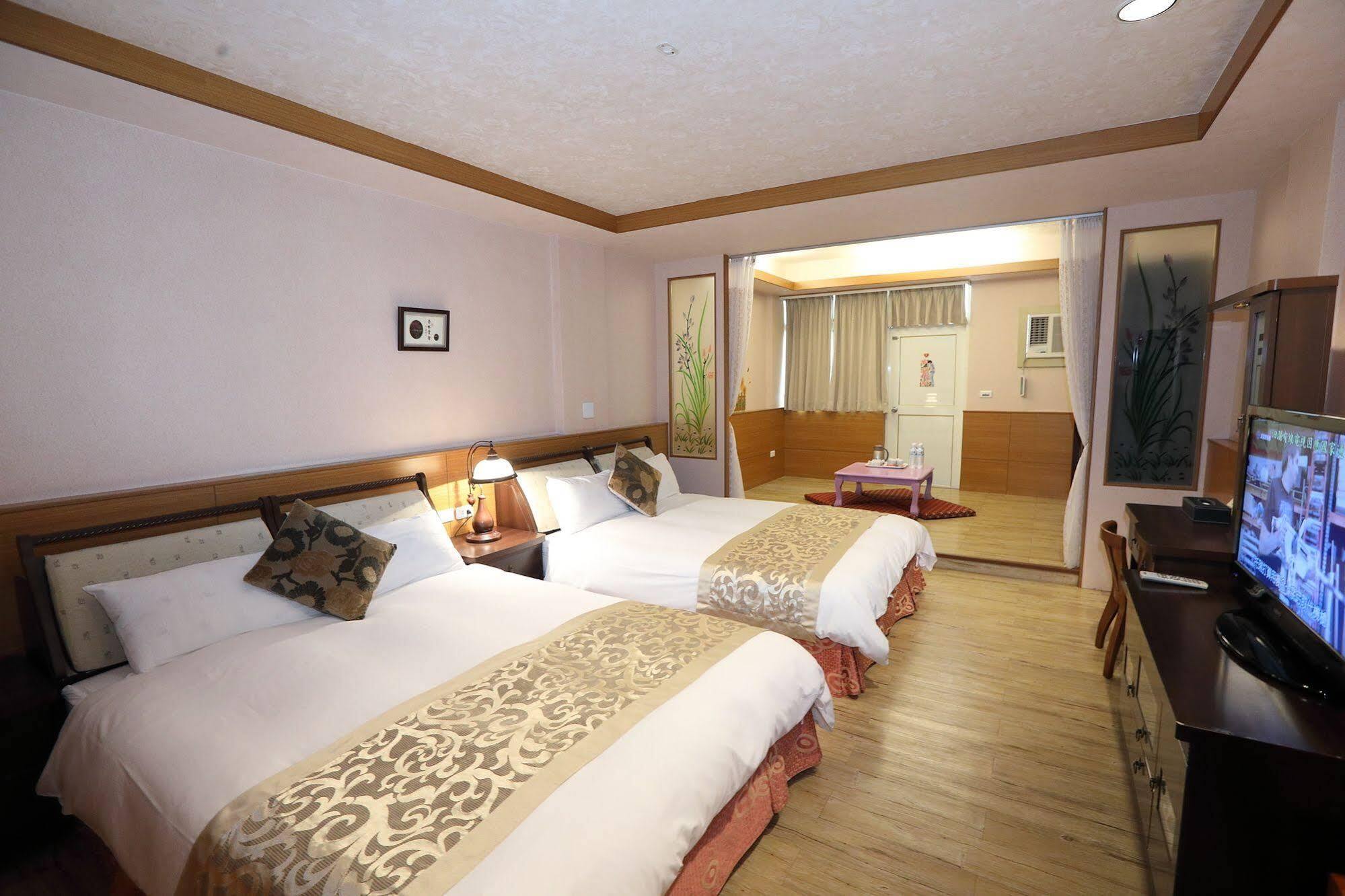 เฟิร์ส เพลซ บีแอนดืบี Apartment เมืองฮวาเหลียน ภายนอก รูปภาพ
