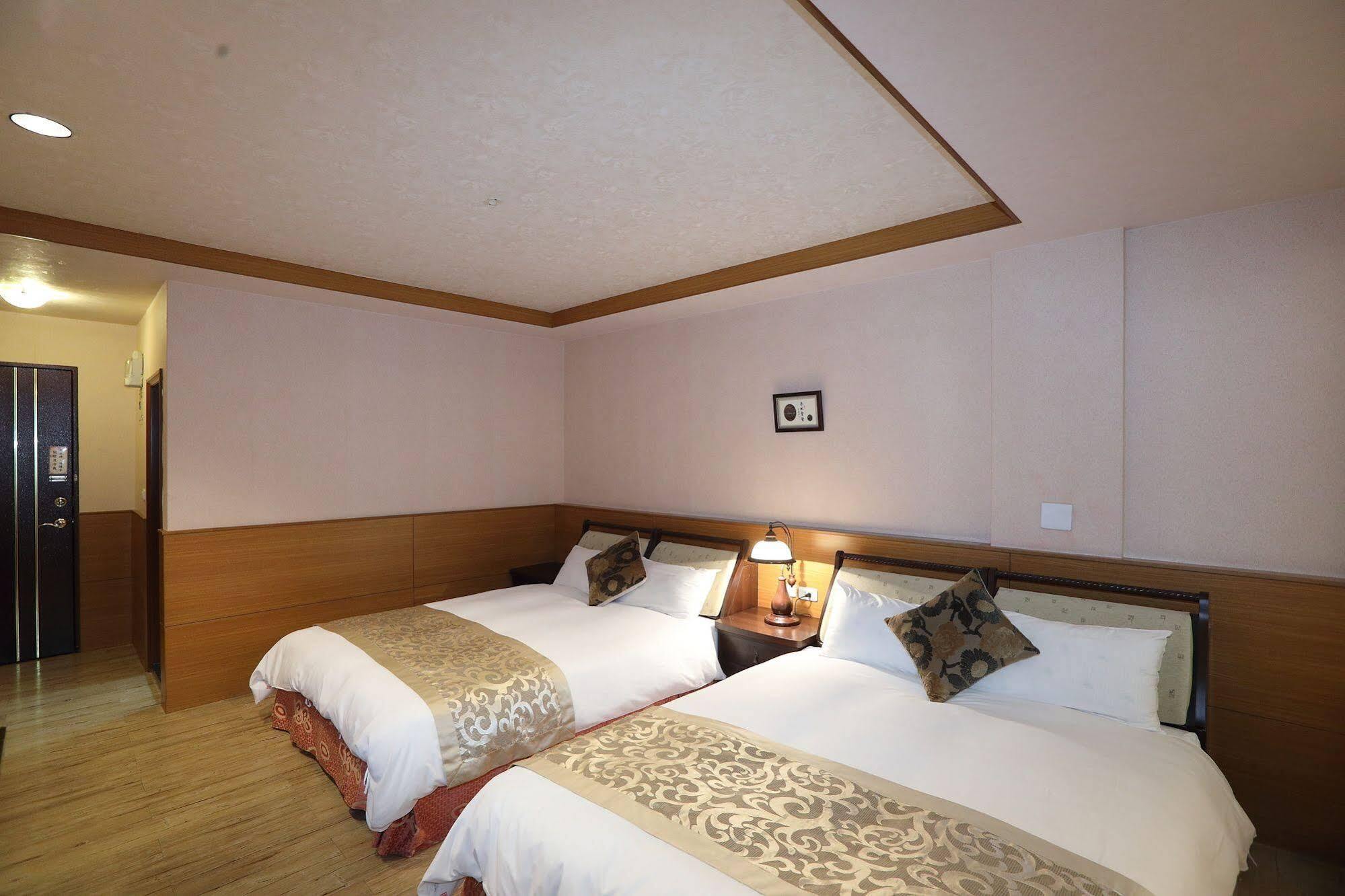 เฟิร์ส เพลซ บีแอนดืบี Apartment เมืองฮวาเหลียน ภายนอก รูปภาพ