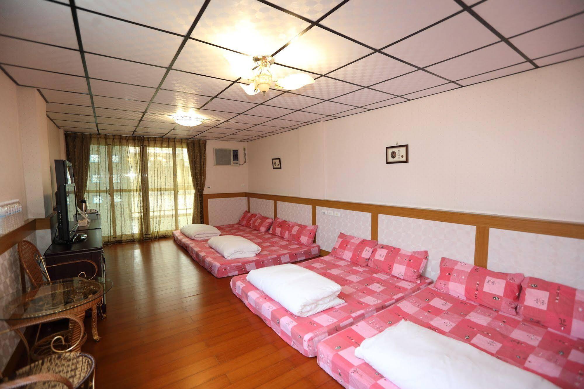 เฟิร์ส เพลซ บีแอนดืบี Apartment เมืองฮวาเหลียน ภายนอก รูปภาพ