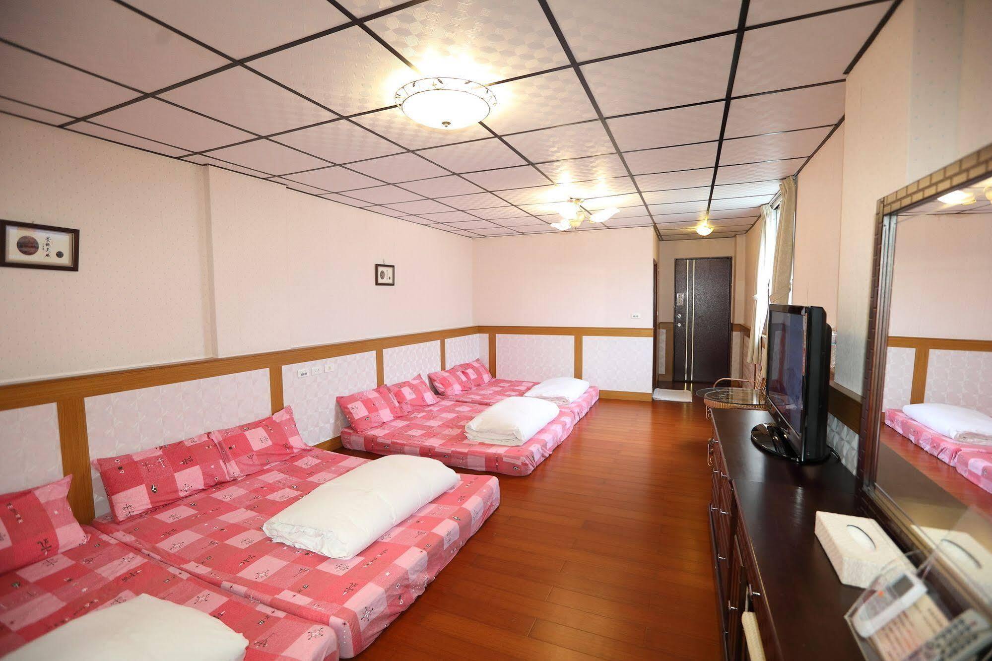 เฟิร์ส เพลซ บีแอนดืบี Apartment เมืองฮวาเหลียน ภายนอก รูปภาพ