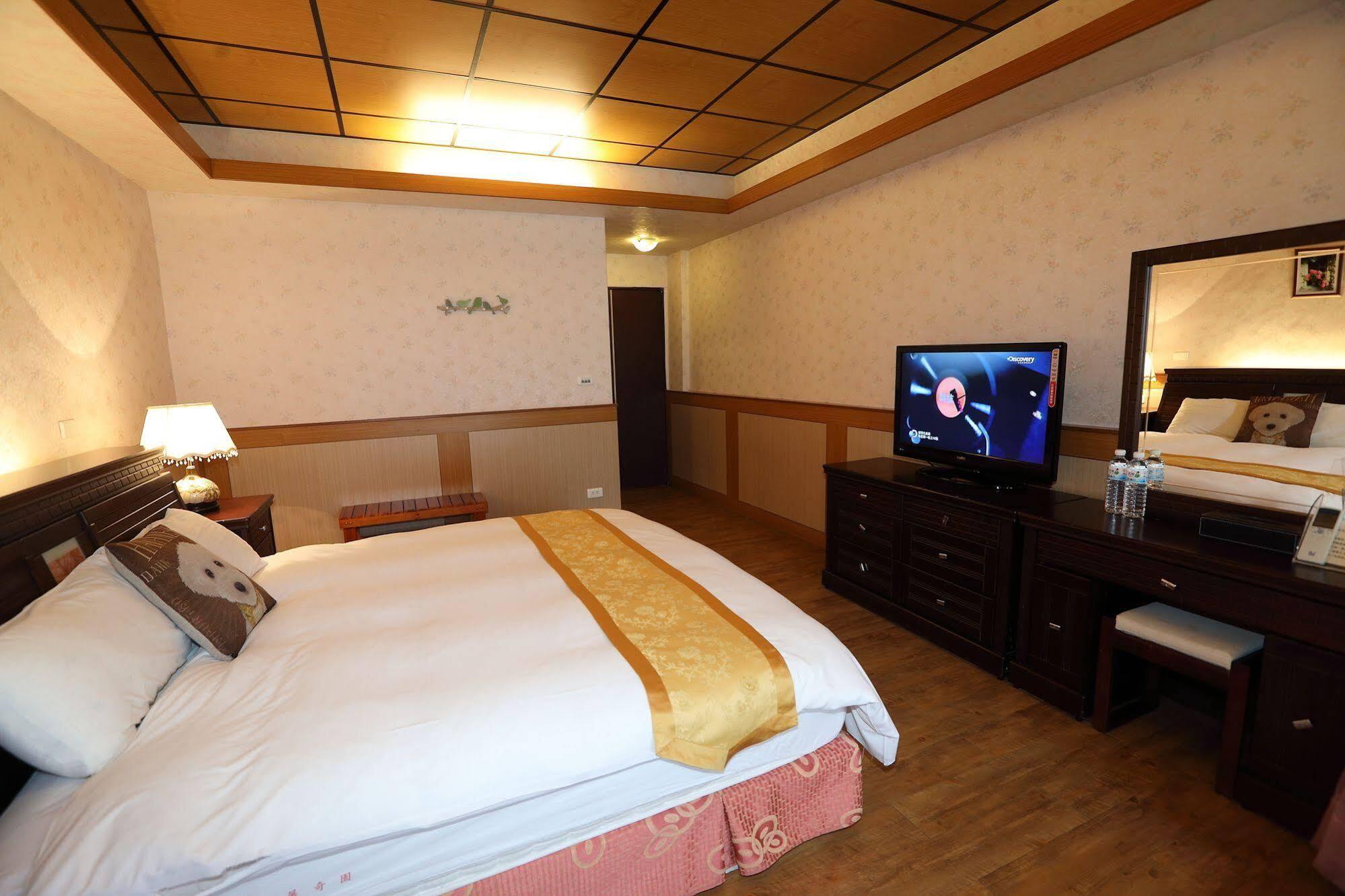 เฟิร์ส เพลซ บีแอนดืบี Apartment เมืองฮวาเหลียน ภายนอก รูปภาพ
