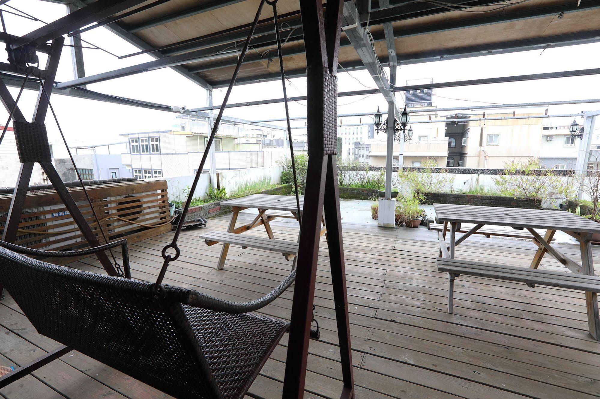 เฟิร์ส เพลซ บีแอนดืบี Apartment เมืองฮวาเหลียน ภายนอก รูปภาพ
